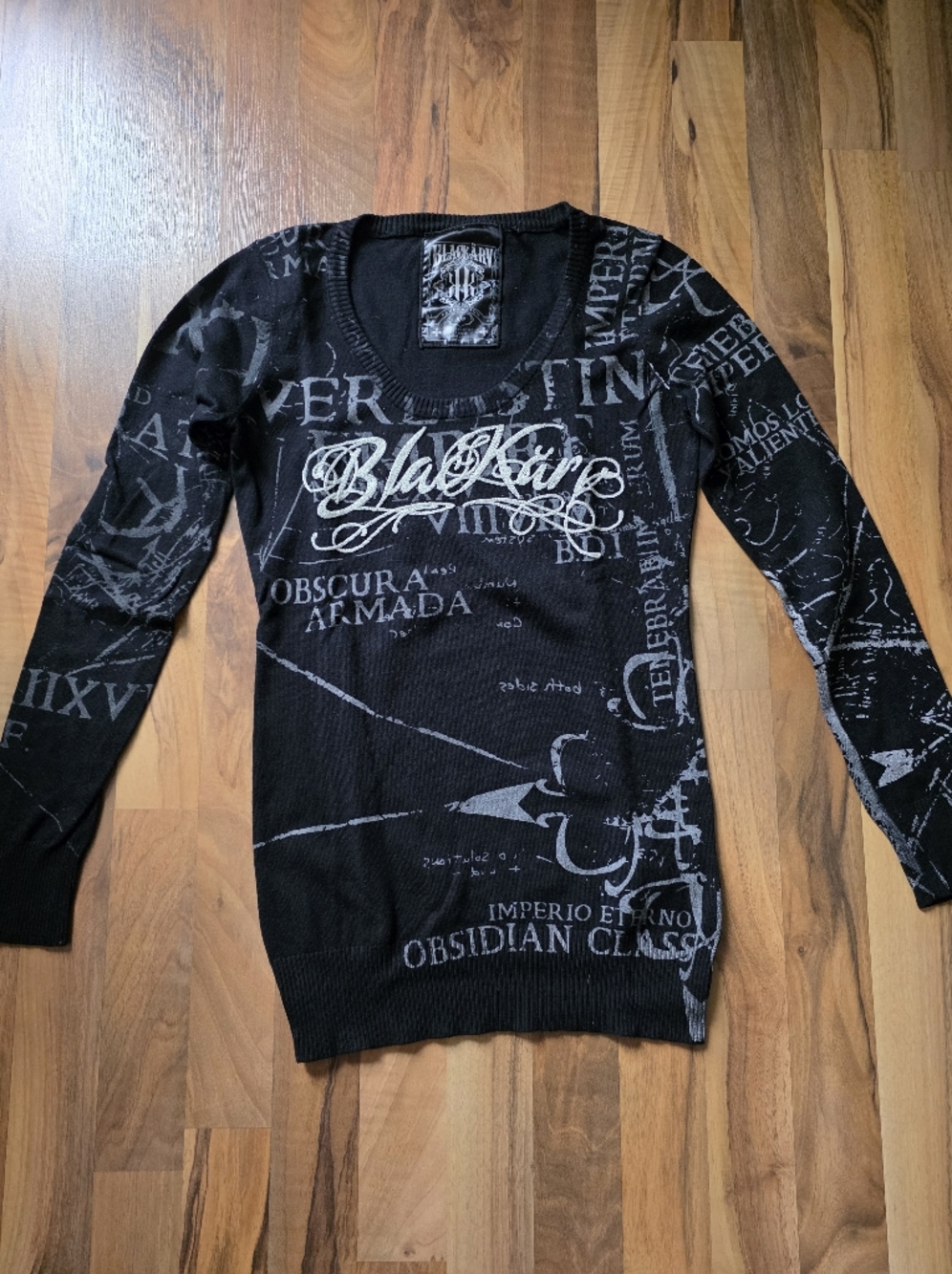 Blackarv Black Women's Scoop Neck Graphic Sweater with Gray Script